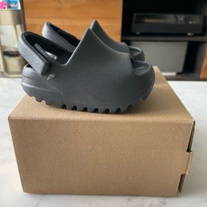 Adidas Yeezy Infant Onyx Slides size 5k